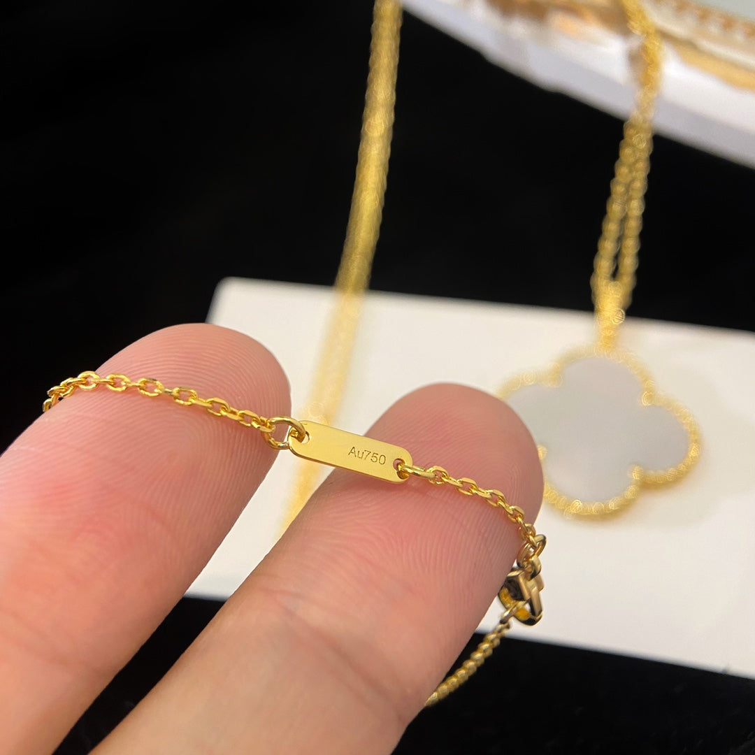 [Lumi Jewellery]CLOVER 25MM MOP LARGE PENDANT NECKLACE