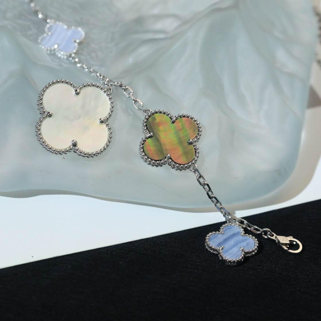 [Lumi Jewellery]CLOVER BRACELET 5 MOTIFS MOP CHALCEDONY SILVER