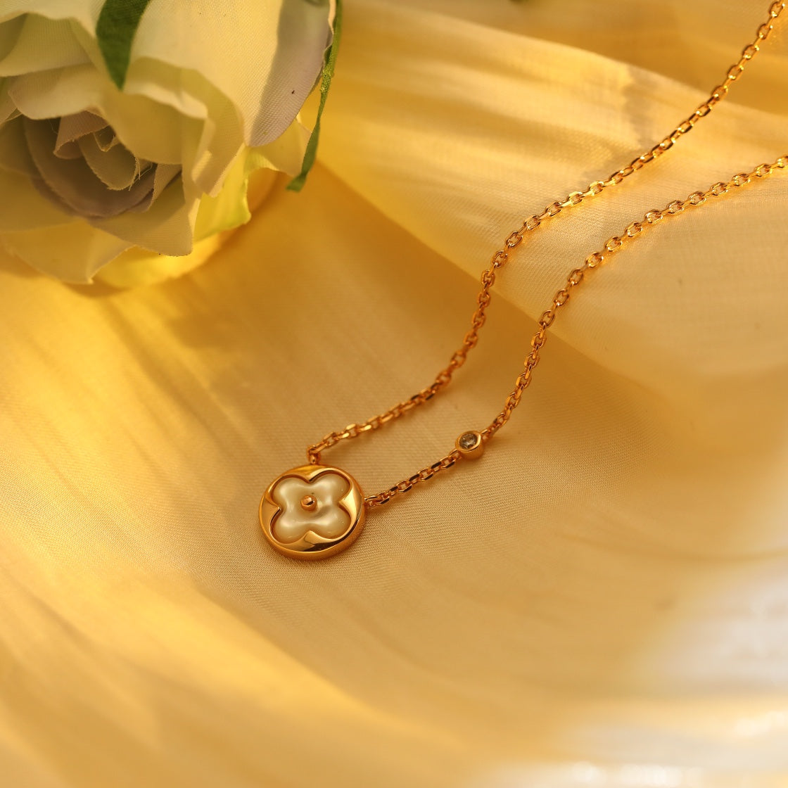 [Lumi Jewellery]SUN PEDANT PINK GOLD 1 DIAMOND NECKLACE