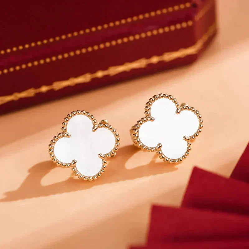 [Lumi Jewellery]CLOVER MEDIUM 1 MOTIFS  WHITE MOP STUD EARRINGS
