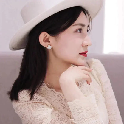 [Lumi Jewellery]CLOVER MEDIUM 1 MOTIFS  WHITE MOP STUD EARRINGS