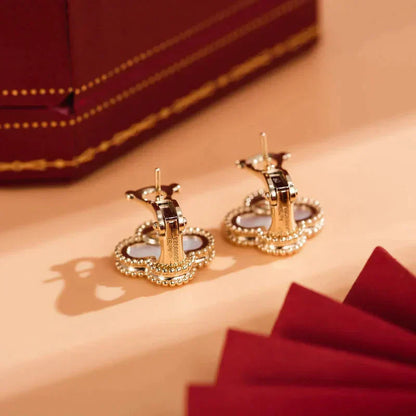 [Lumi Jewellery]CLOVER MEDIUM 1 MOTIFS  WHITE MOP STUD EARRINGS