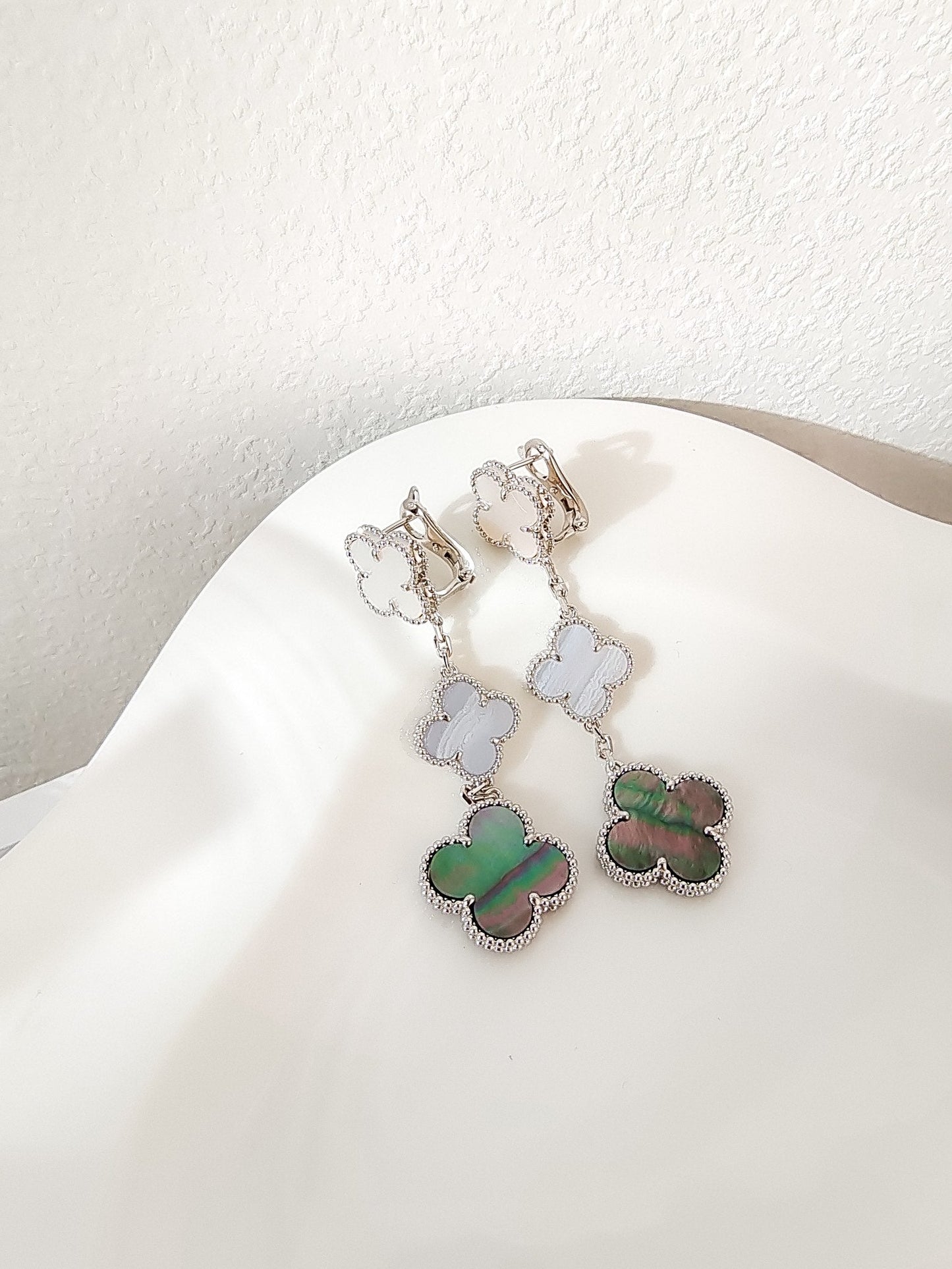 [Lumi Jewellery]CLOVER 3 MOTIFS CHALCEDONY DARK MOP SILVER EARRINGS