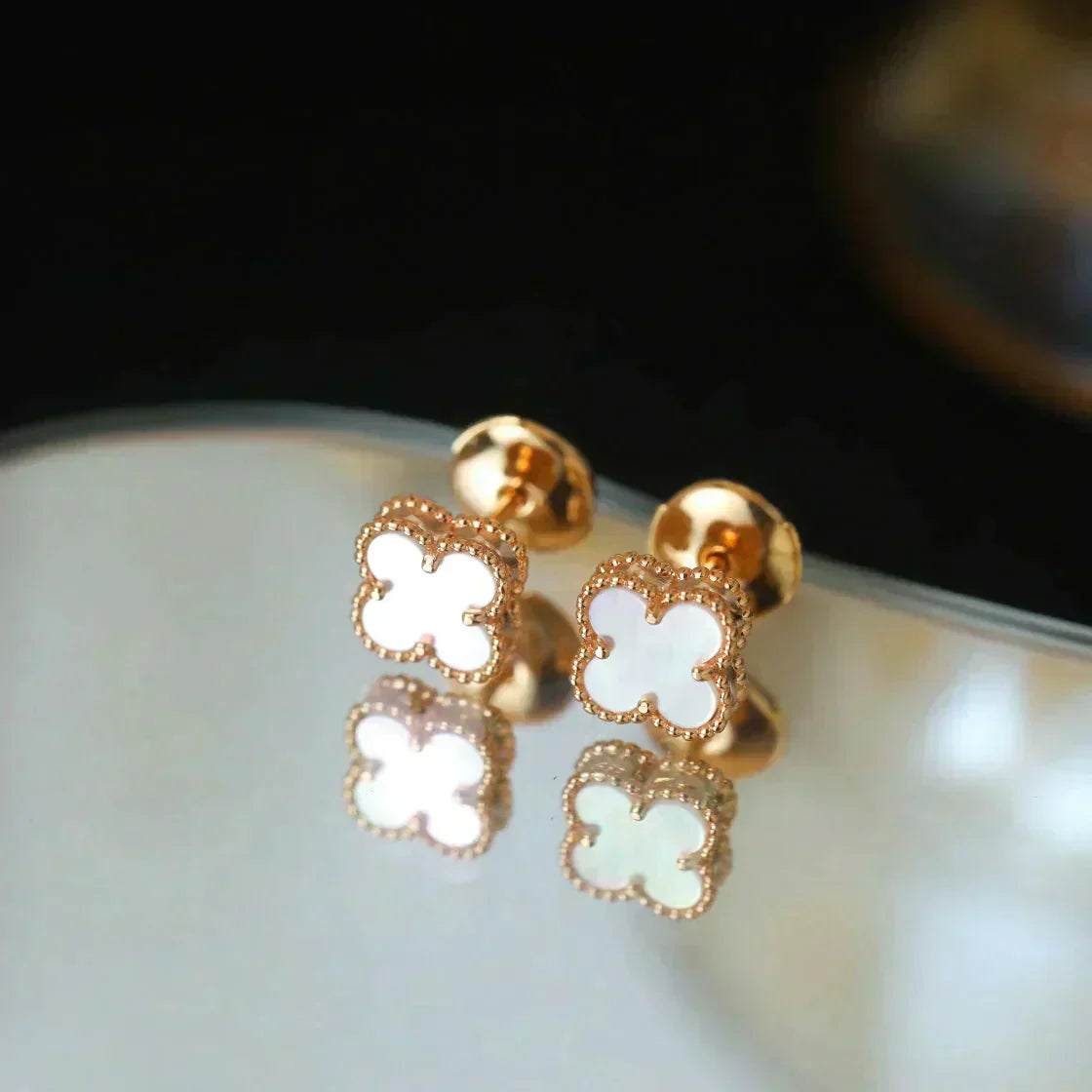 [Lumi Jewellery]CLOVER MINI 9.5MM WHITE MOP EARRINGS
