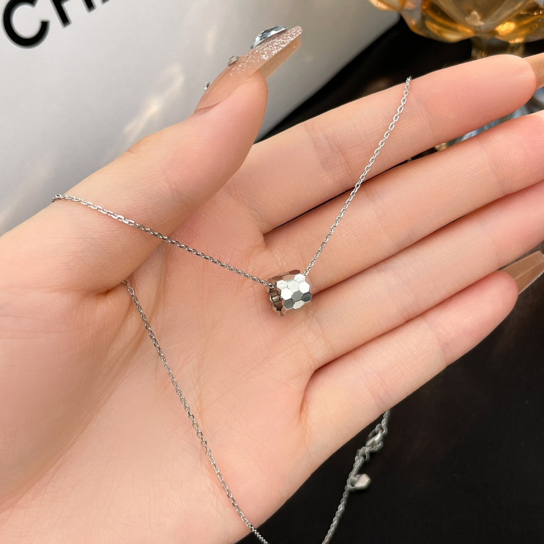 [Lumi Jewellery]BEE MINI NECKLACE