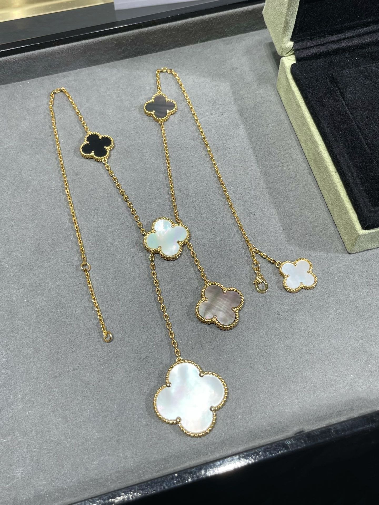 [Lumi Jewellery]CLOVER 6 MOTIF MOP ONYX GOLD NECKLACE