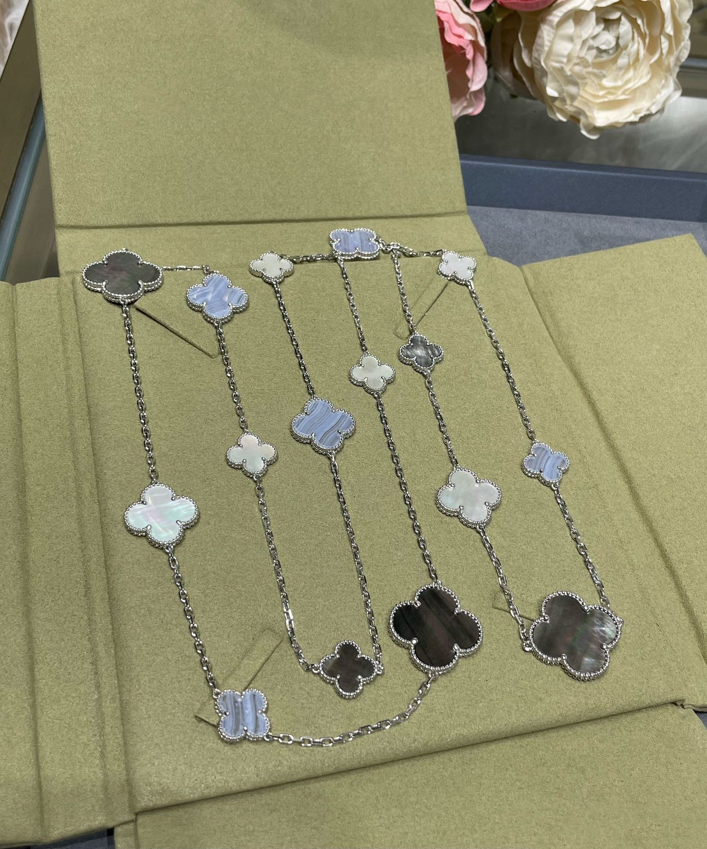 [Lumi Jewellery]CLOVER 16 MOTIF CHALCEDONY MOP SILVER NECKLACE