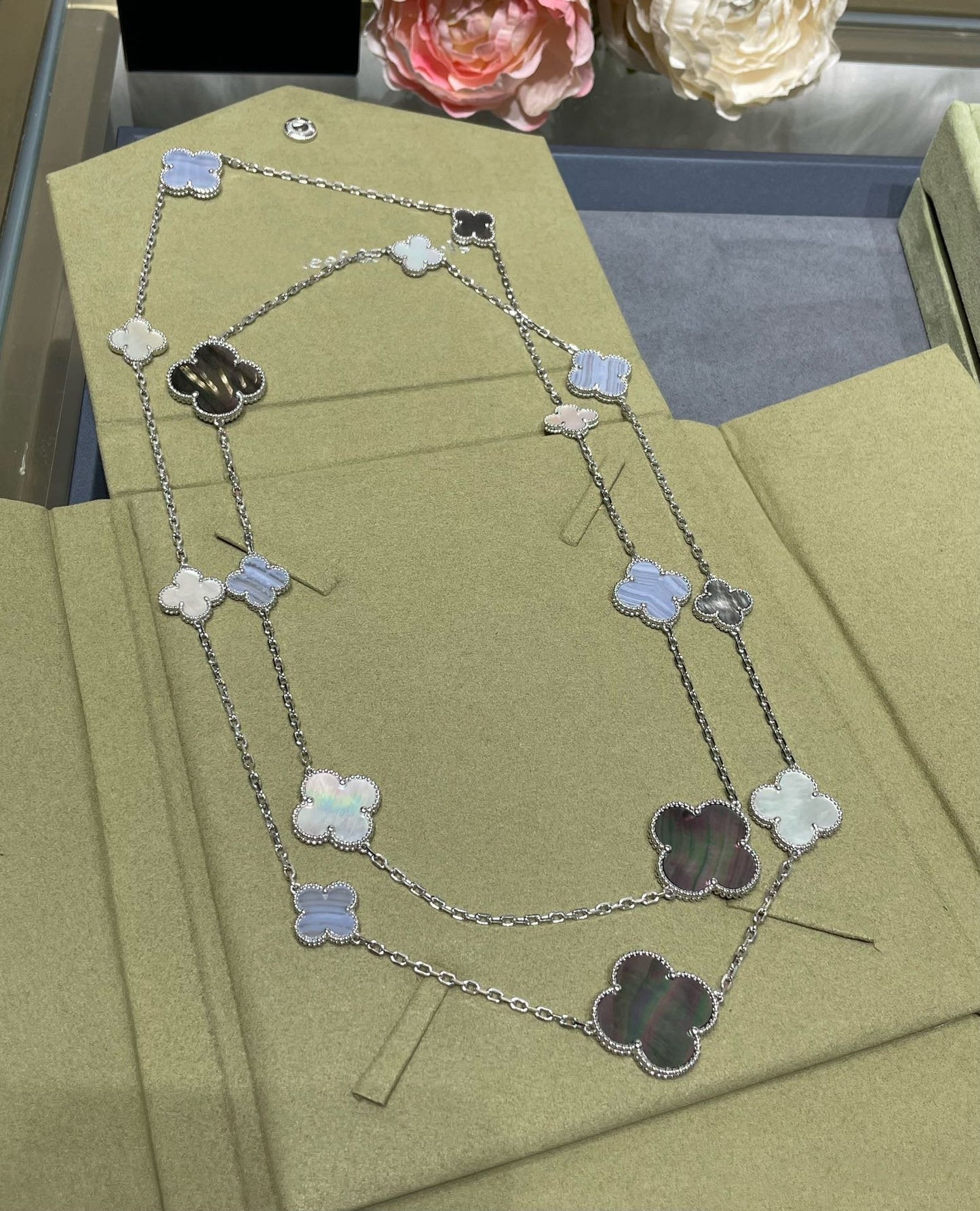 [Lumi Jewellery]CLOVER 16 MOTIF CHALCEDONY MOP SILVER NECKLACE