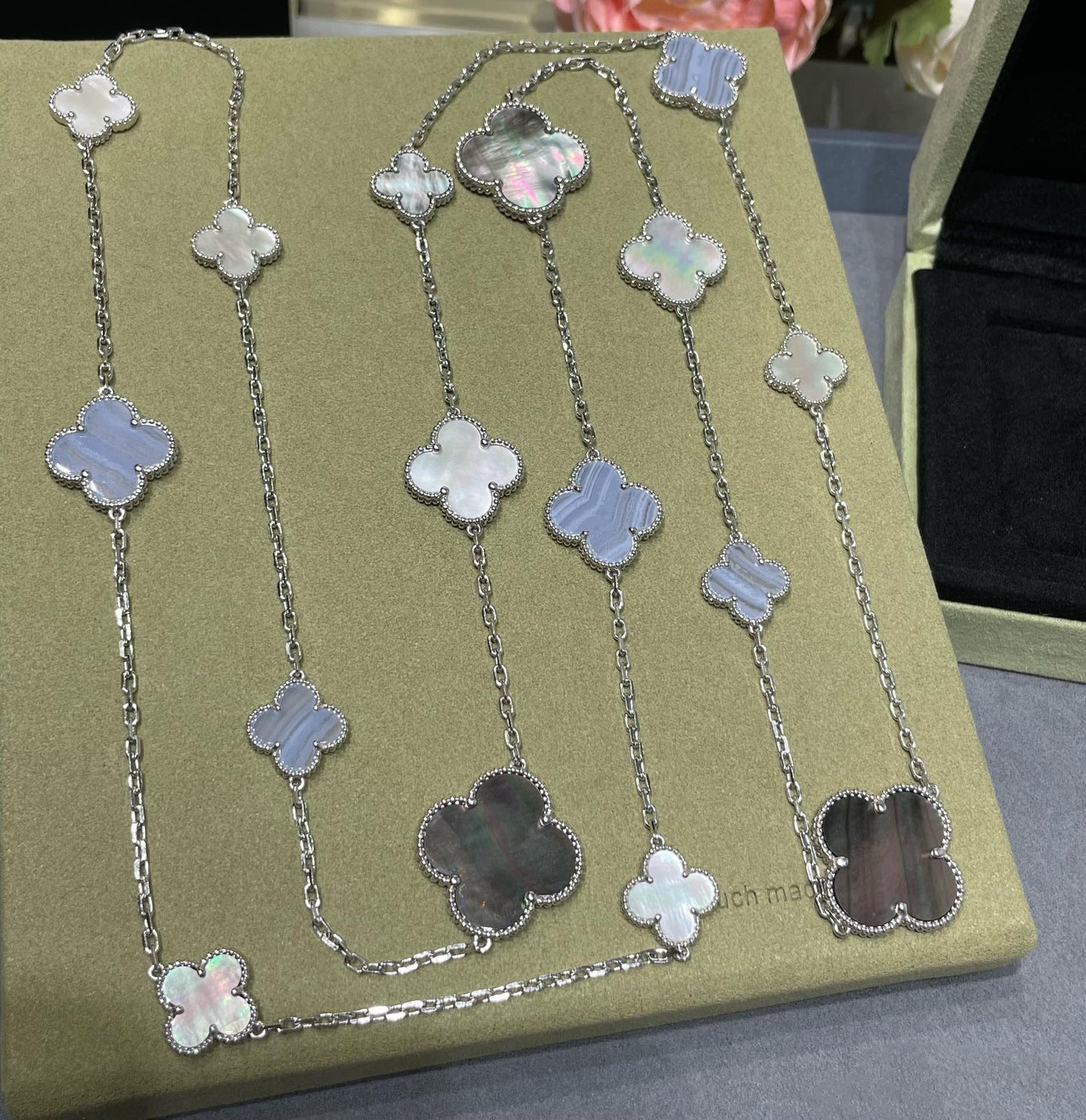 [Lumi Jewellery]CLOVER 16 MOTIF CHALCEDONY MOP SILVER NECKLACE