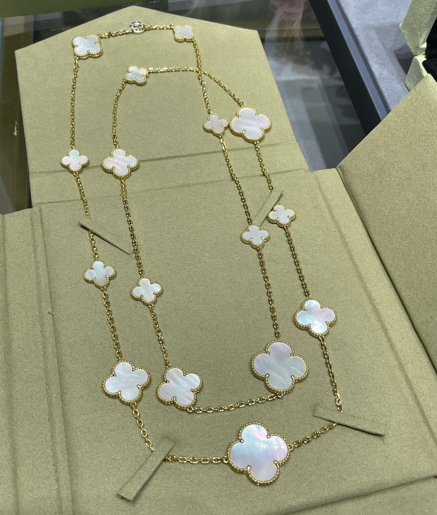 [Lumi Jewellery]CLOVER 16 MOTIF WHITE MOP GOLD NECKLACE