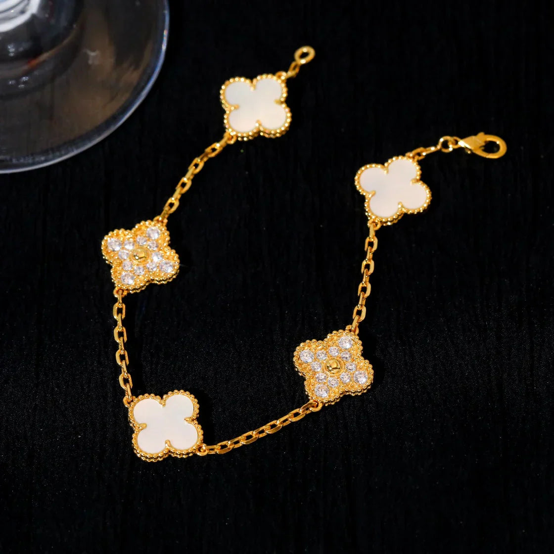 [Lumi Jewellery]CLOVER WHITE PEARL MOP 5 MOTIF BRACELET COLLECTION