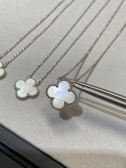 [Lumi Jewellery]CLOVER MEDIUM SILVER WHITE MOP NECKLACE