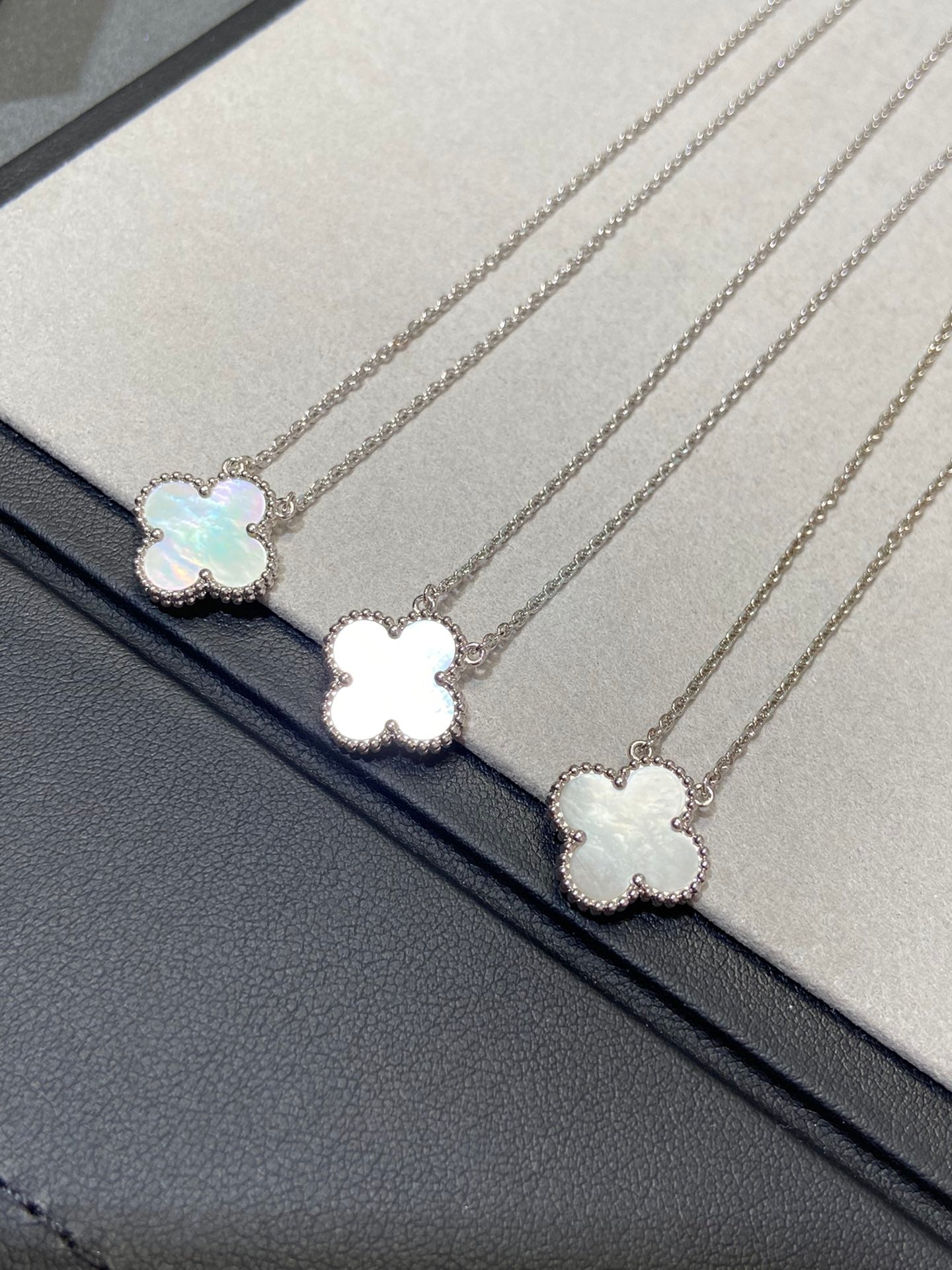 [Lumi Jewellery]CLOVER MEDIUM SILVER WHITE MOP NECKLACE