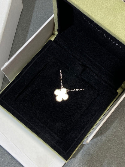 [Lumi Jewellery]CLOVER MEDIUM SILVER WHITE MOP NECKLACE