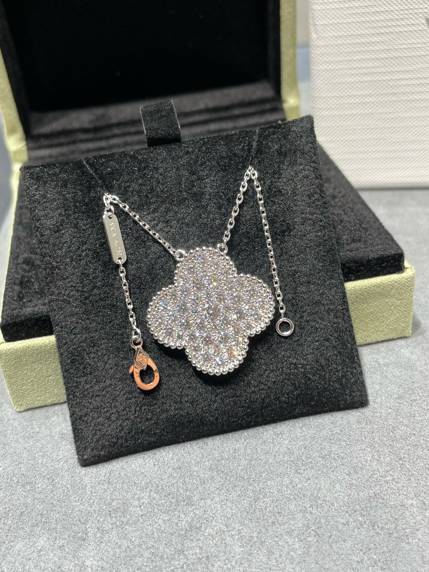 [Lumi Jewellery]CLOVER 25MM LARGE PENDANT DIAMOND PAVED SILVER NECKLACE