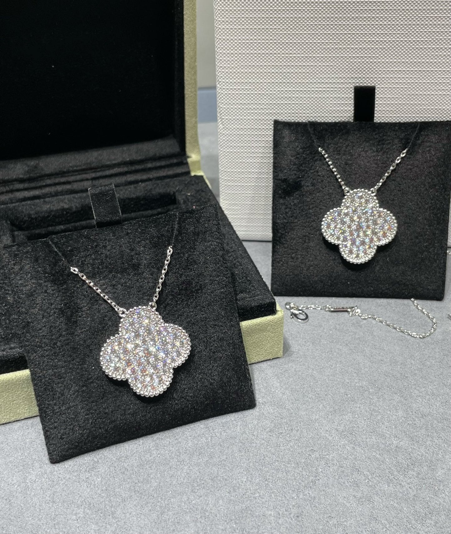 [Lumi Jewellery]CLOVER 25MM LARGE PENDANT DIAMOND PAVED SILVER NECKLACE