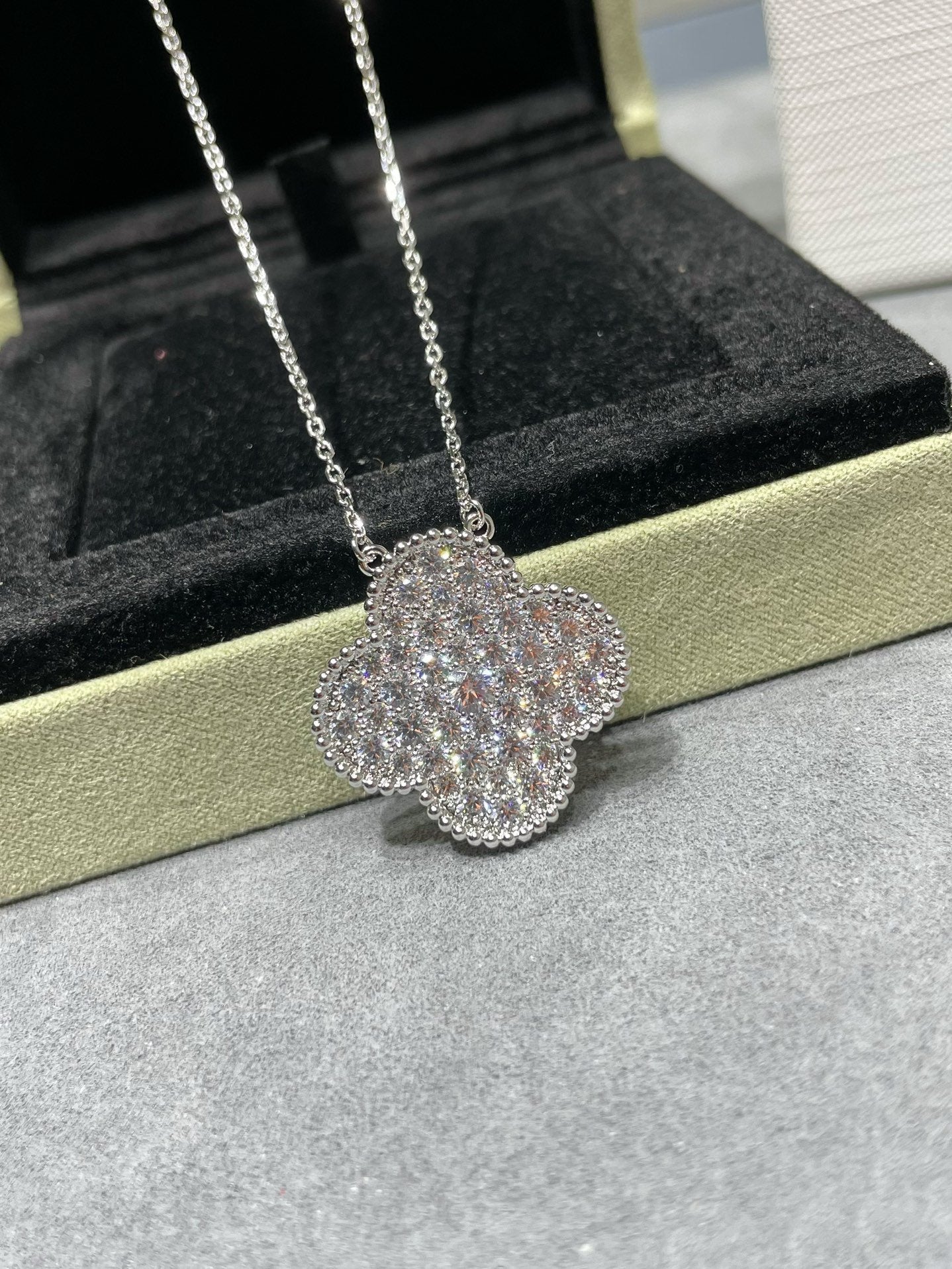 [Lumi Jewellery]CLOVER 25MM LARGE PENDANT DIAMOND PAVED SILVER NECKLACE