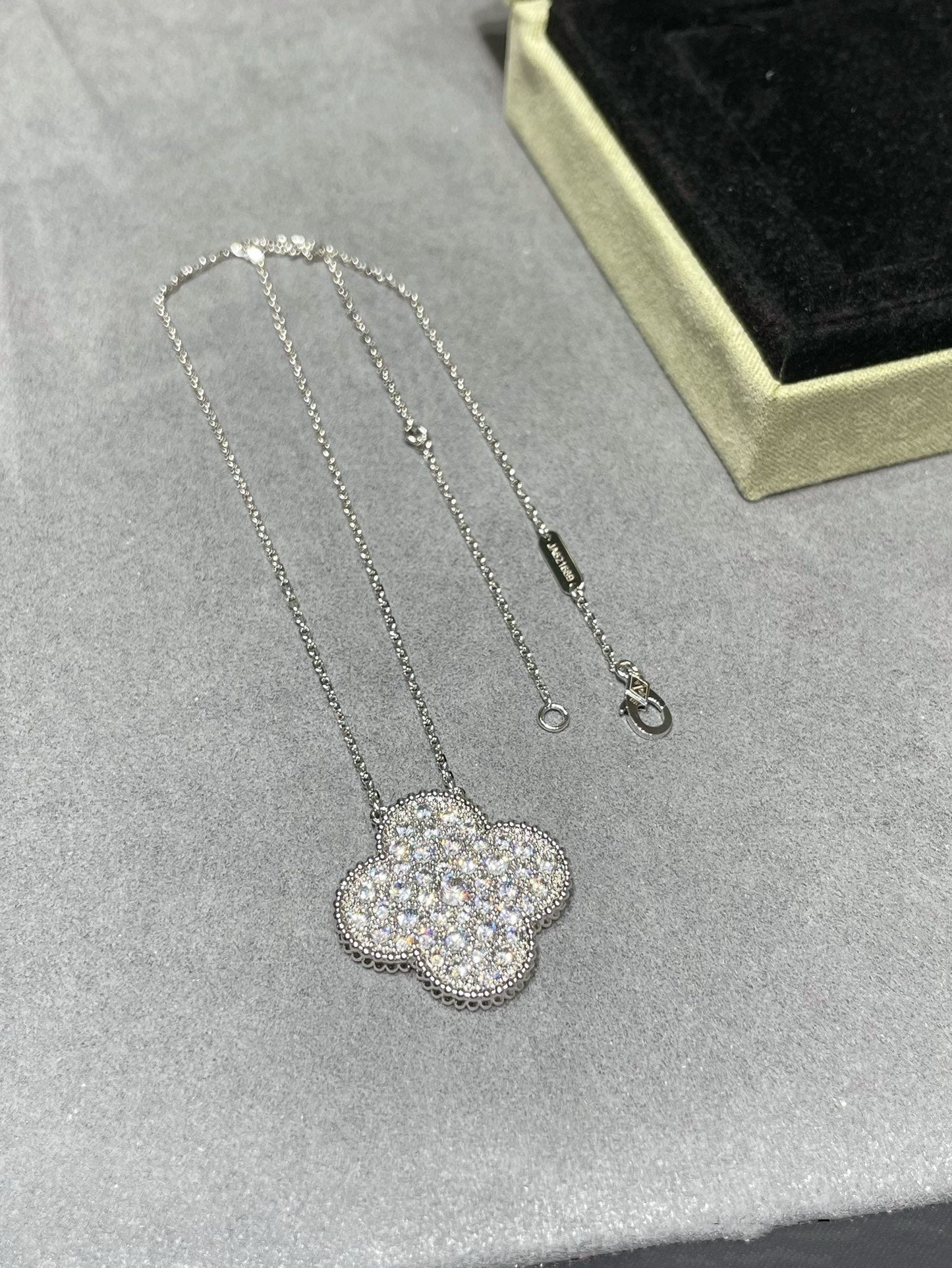 [Lumi Jewellery]CLOVER 25MM LARGE PENDANT DIAMOND PAVED SILVER NECKLACE