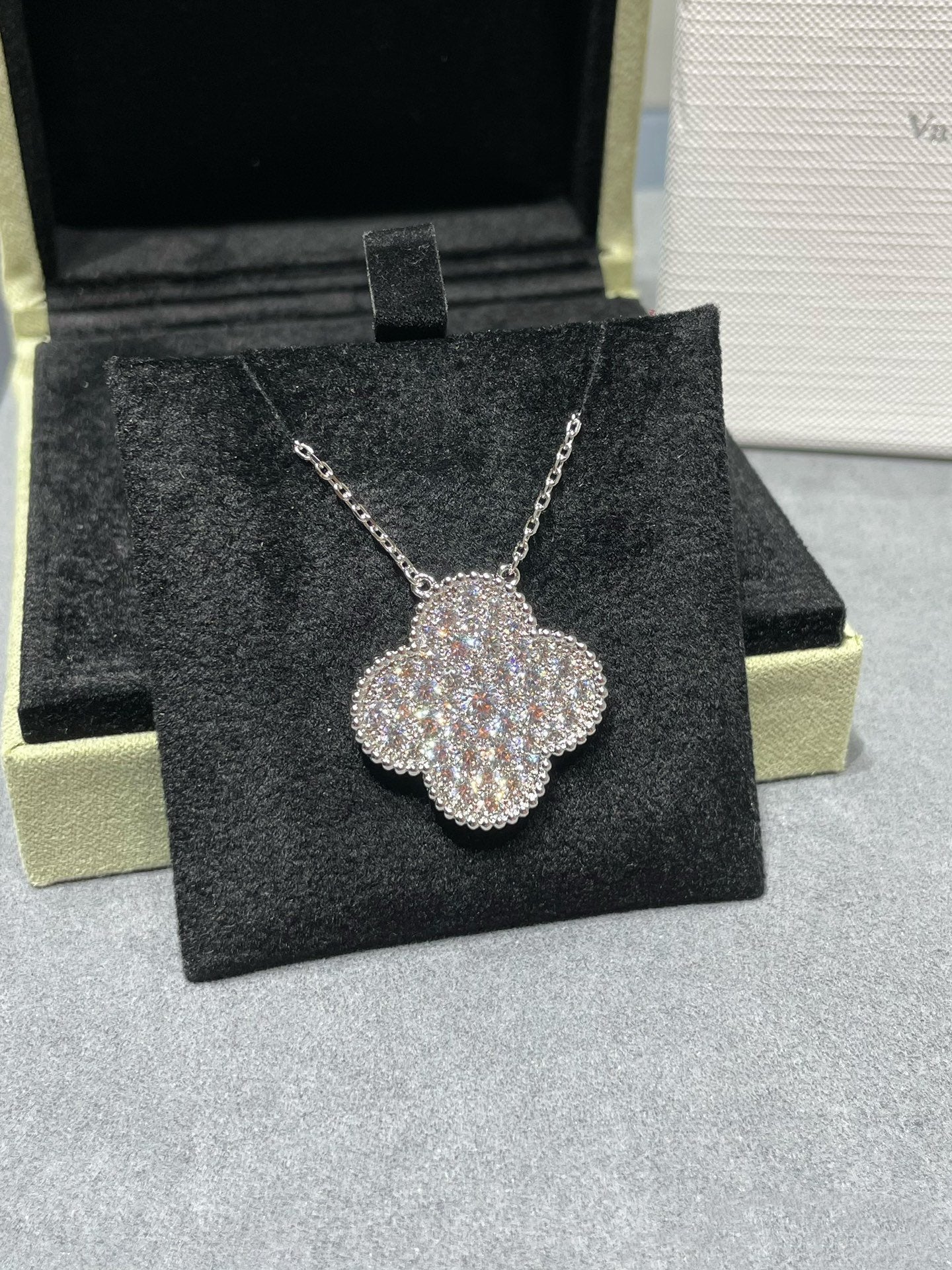 [Lumi Jewellery]CLOVER 25MM LARGE PENDANT DIAMOND PAVED SILVER NECKLACE