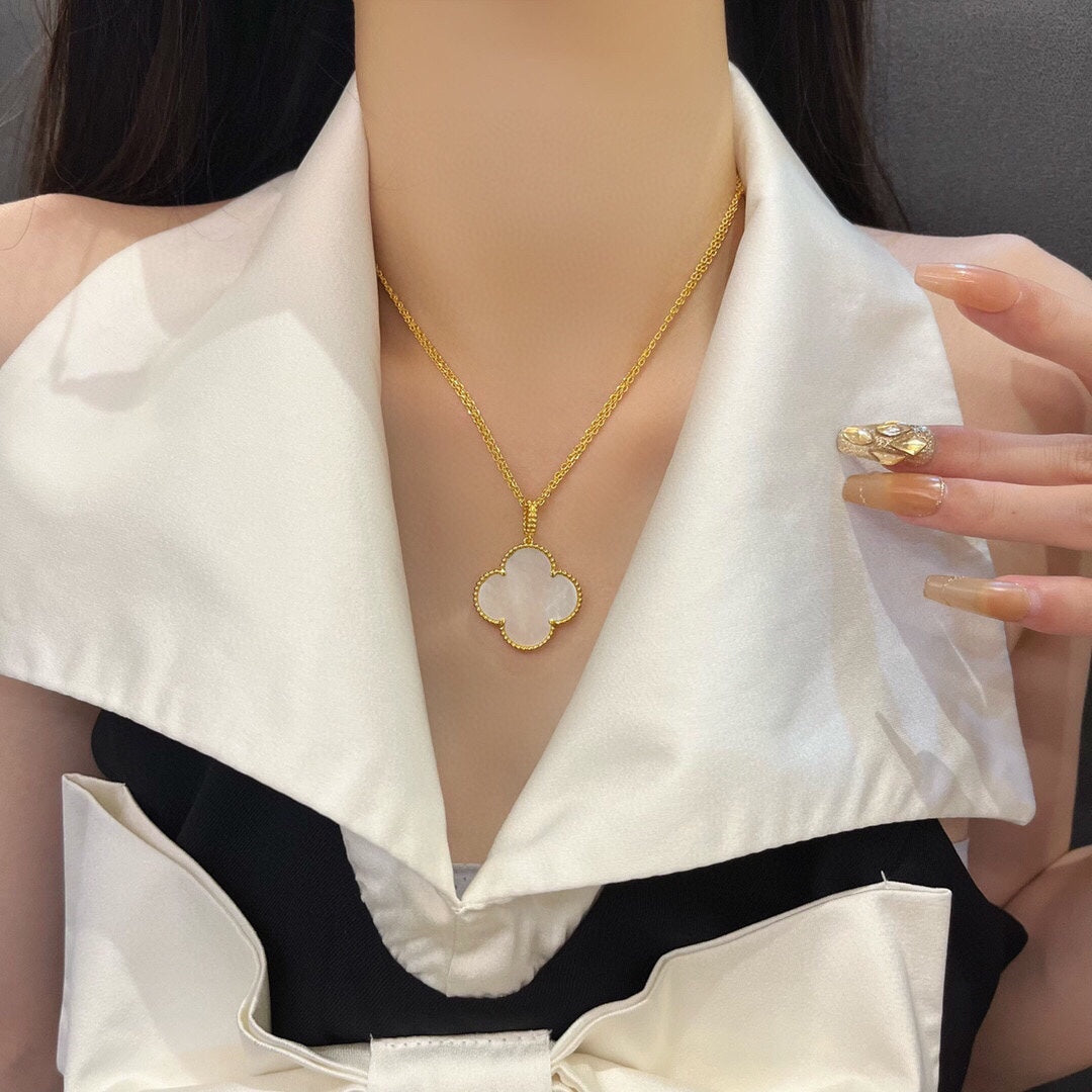 [Lumi Jewellery]CLOVER 25MM MOP LARGE PENDANT NECKLACE