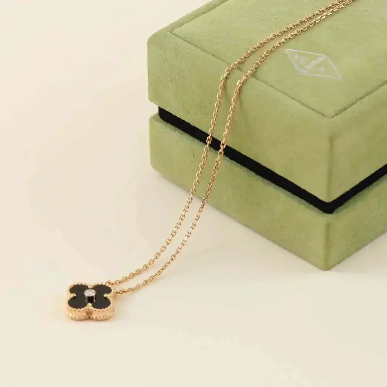 [Lumi Jewellery]CLOVER 15MM DIAMOND ONYX NECKLACE