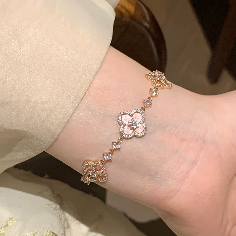 [Lumi Jewellery]CLOVER 5 MOTIF PINK BLUE RED WHITE BRACELET