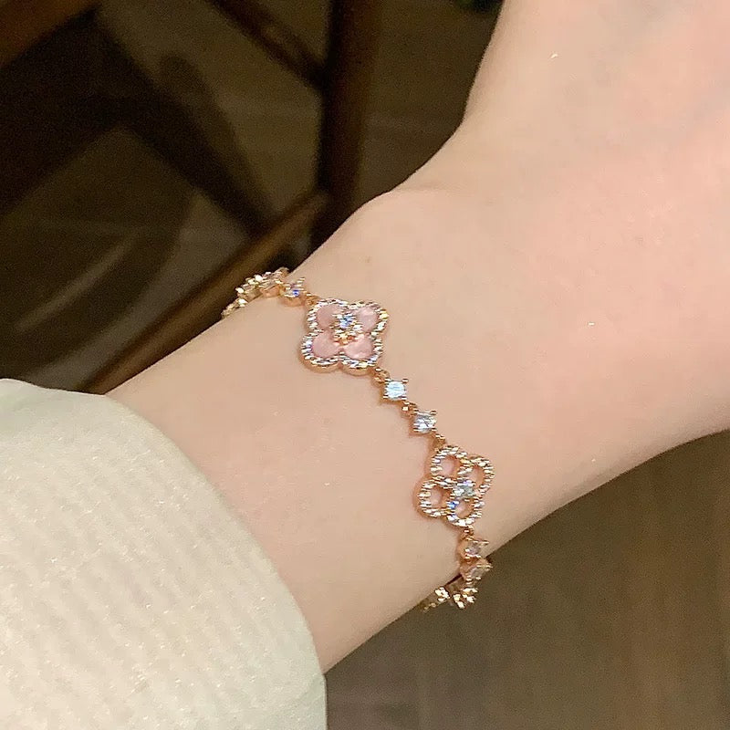[Lumi Jewellery]CLOVER 5 MOTIF PINK BLUE RED WHITE BRACELET