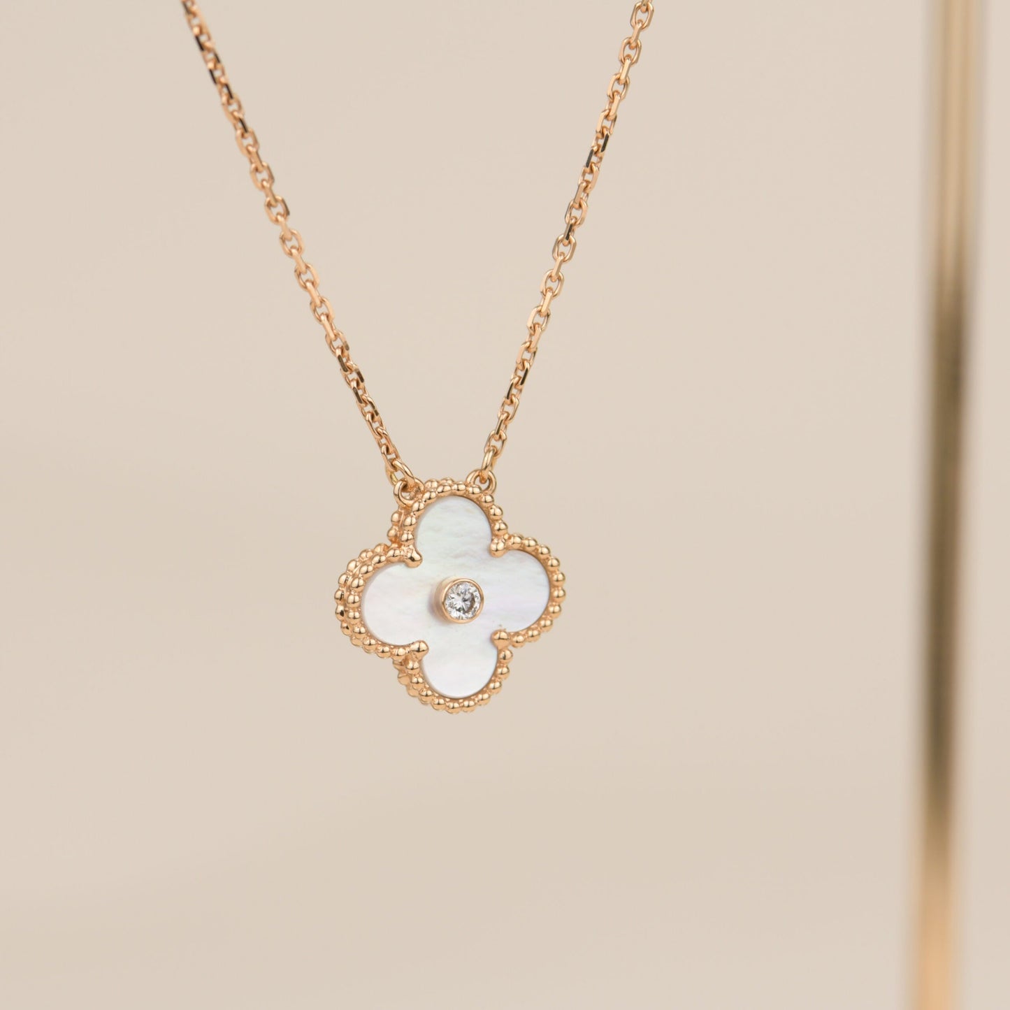 [Lumi Jewellery]CLOVER 15MM DIAMOND WHITE FRITILLARIA NECKLACE