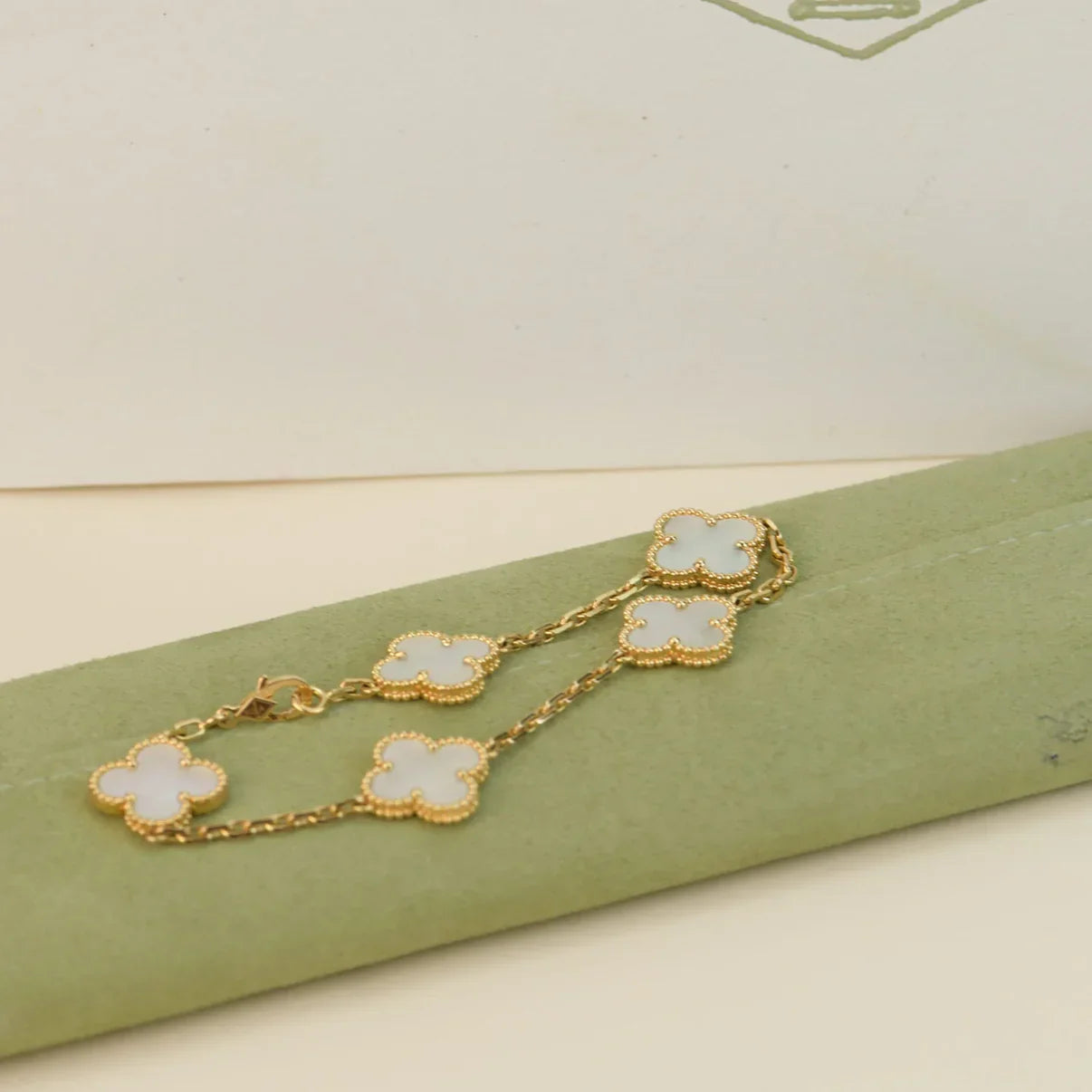 [Lumi Jewellery]CLOVER WHITE PEARL MOP 5 MOTIF BRACELET COLLECTION