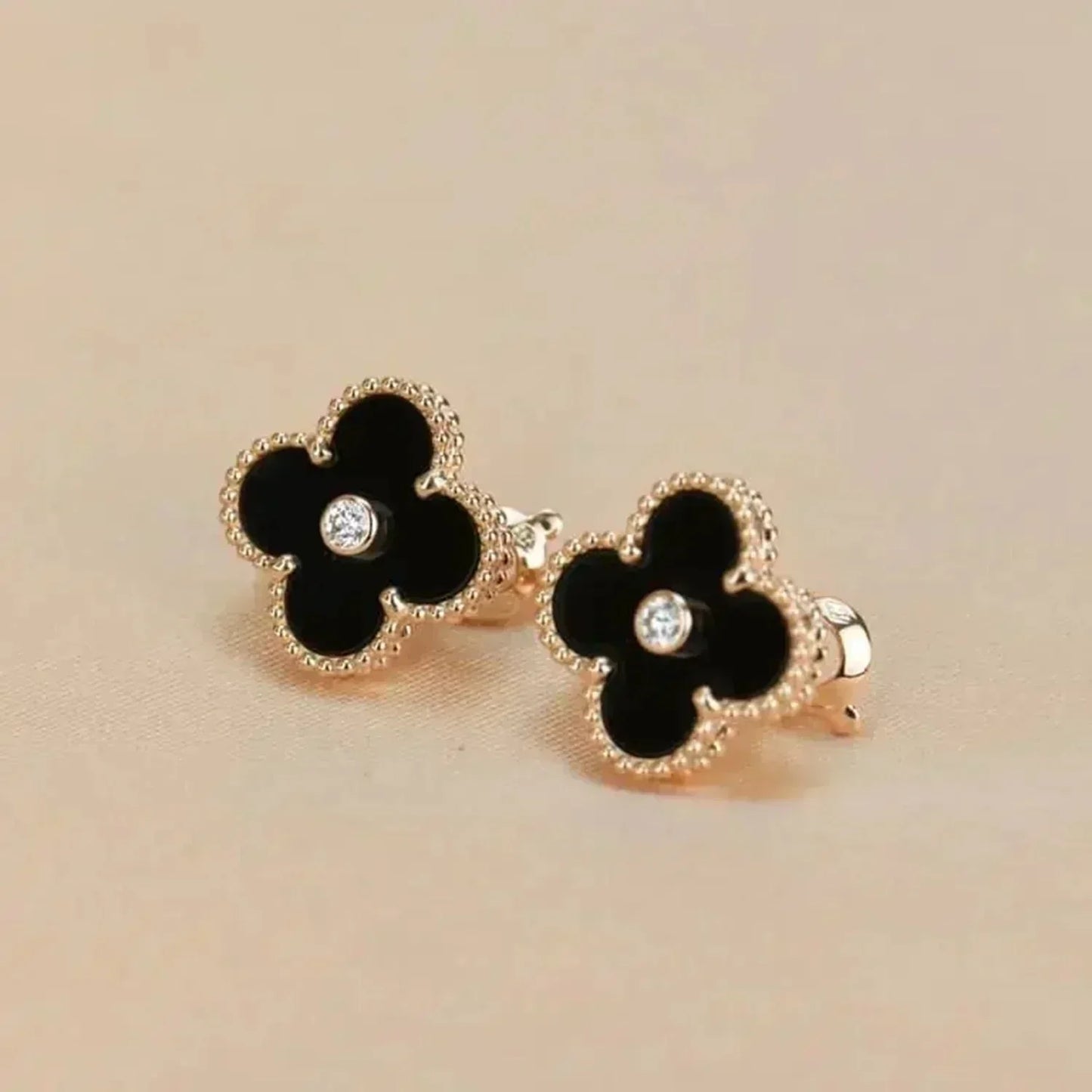 [Lumi Jewellery]CLOVER MEDIUM 1 MOTIFS ONYX DIAMOND EARRINGS