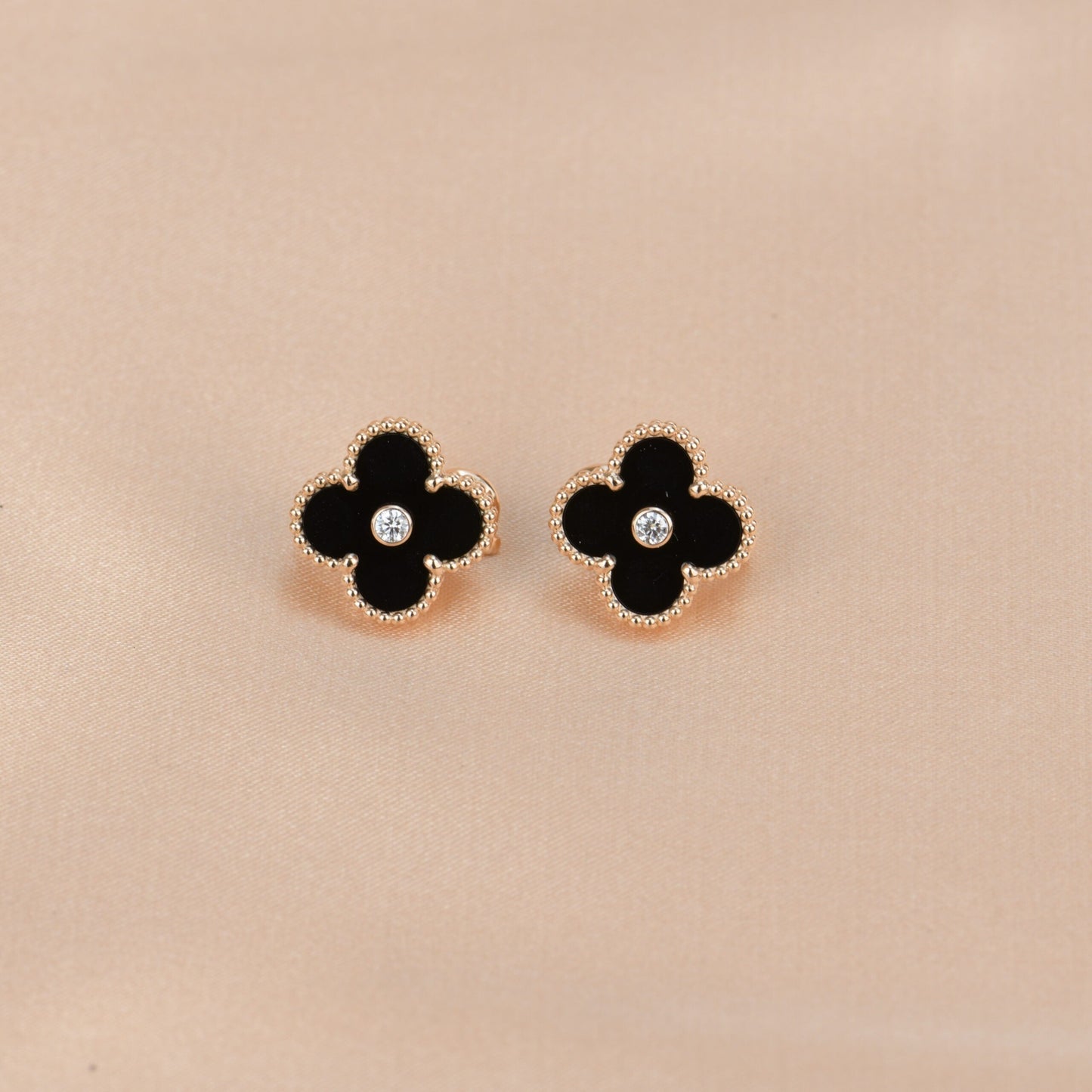 [Lumi Jewellery]CLOVER MEDIUM 1 MOTIFS ONYX DIAMOND EARRINGS