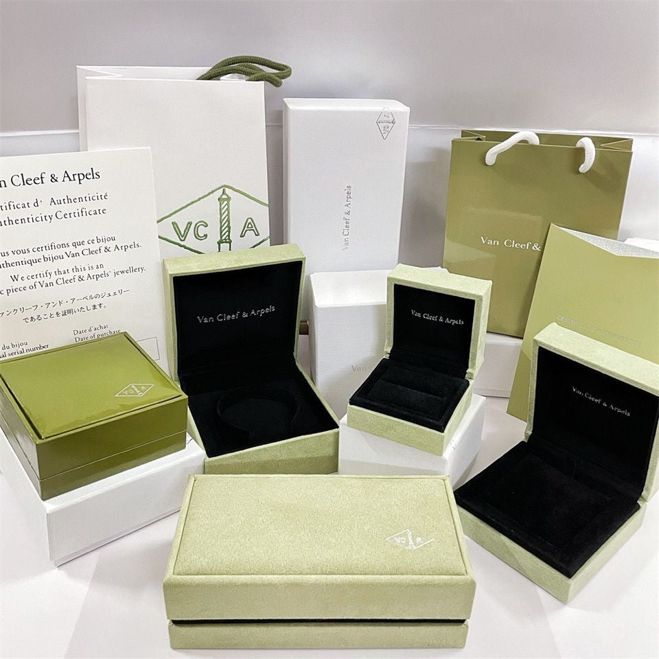 [Lumi Jewellery]VA CLOVER BRACELET NECKLACE RING BOX GIFT BAG