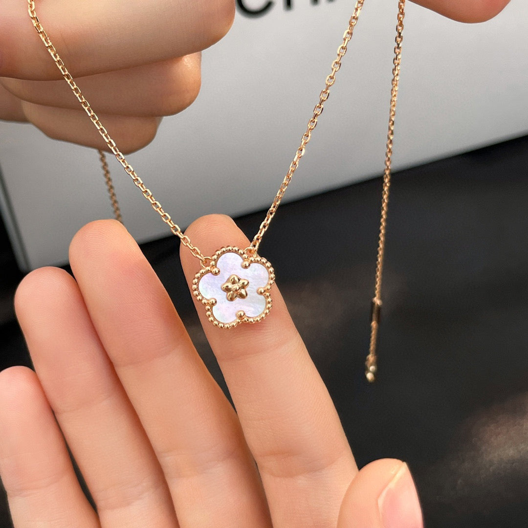 [Lumi Jewellery]LUCKY  WHITE MOP  PLUM BLOSSOM NECKLACE