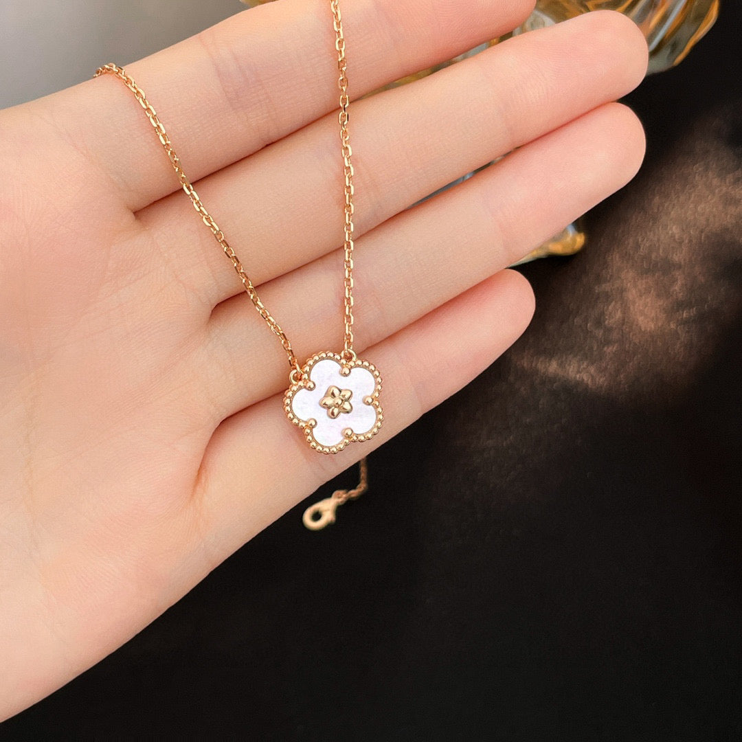 [Lumi Jewellery]LUCKY  WHITE MOP  PLUM BLOSSOM NECKLACE