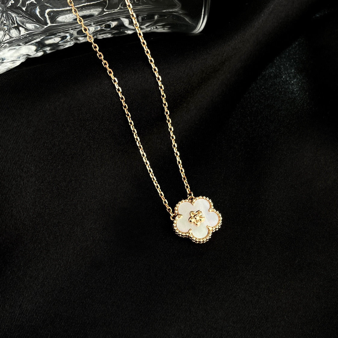 [Lumi Jewellery]LUCKY  WHITE MOP  PLUM BLOSSOM NECKLACE