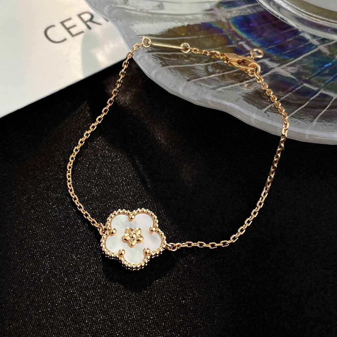 [Lumi Jewellery]LUCKY WHITE MOP PLUM BLOSSOM  BRACELET