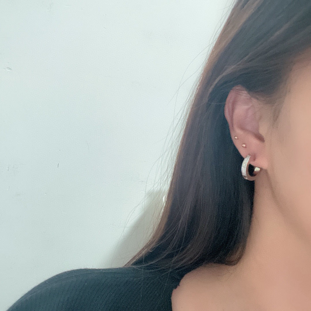 [Lumi Jewelery]LOVE 5.5MM DIAMOND PAVED EARRINGS