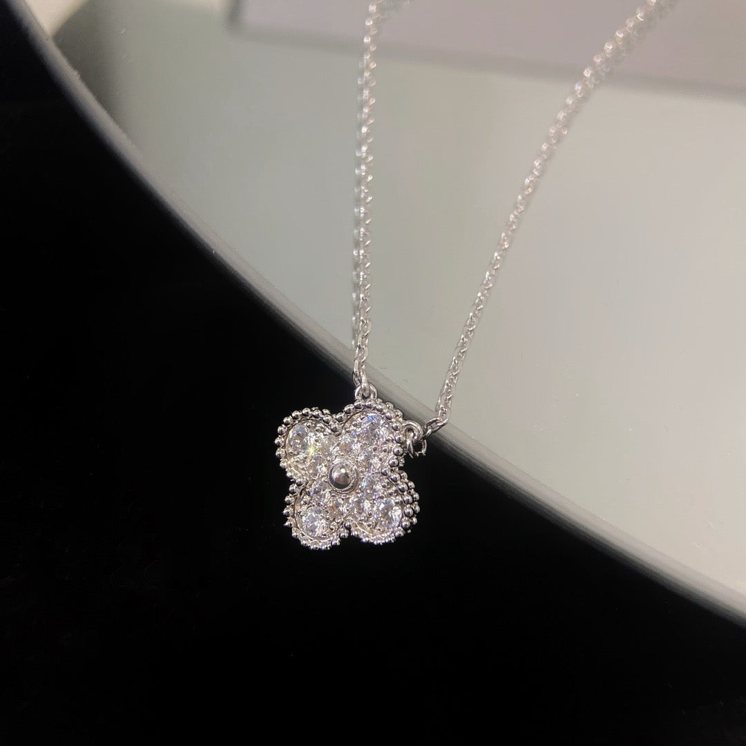 [Lumi Jewellery]CLOVER 15MM DIAMOND SINGLE FLOWER NECKLACE