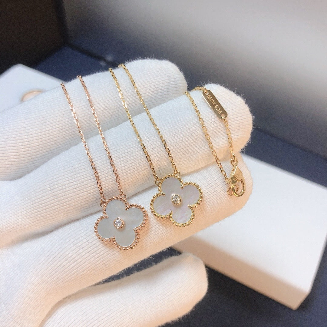 [Lumi Jewellery]CLOVER 15MM DIAMOND WHITE FRITILLARIA NECKLACE