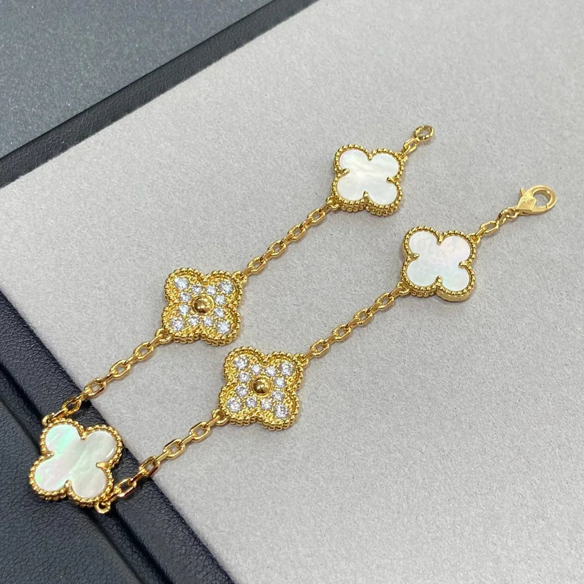 [Lumi Jewellery]CLOVER WHITE PEARL MOP 5 MOTIF BRACELET COLLECTION