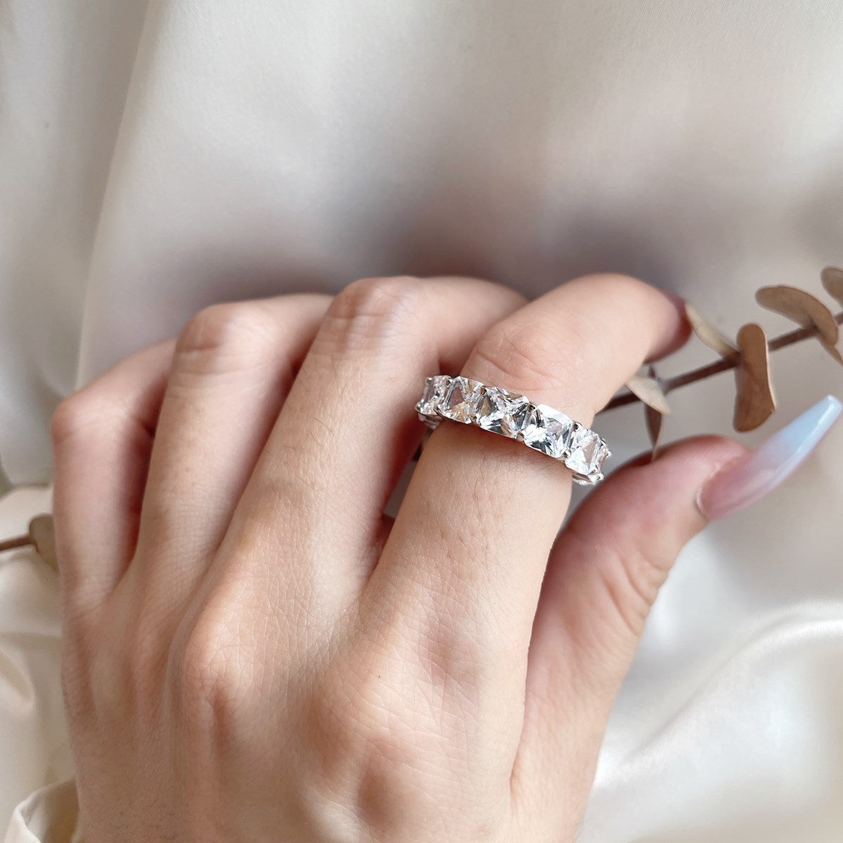 [Lumi Jewellery]Elegant Princess Cut Tennis Ring
