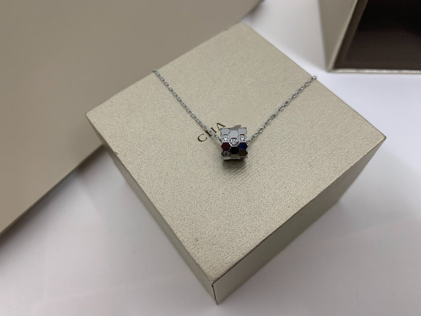 [Lumi Jewellery]BEE LOVE DIAMOND NECKLACE