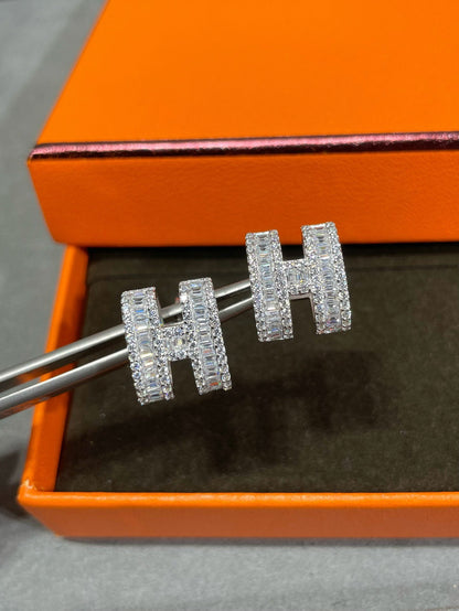 [Lumi Jewellery]H STUD EARRINGS WITH SILVER DIAMONDS