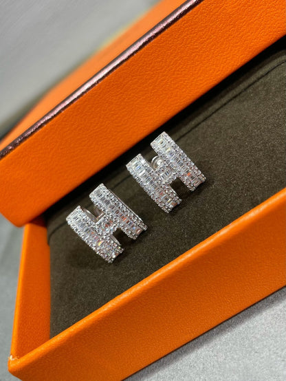 [Lumi Jewellery]H STUD EARRINGS WITH SILVER DIAMONDS