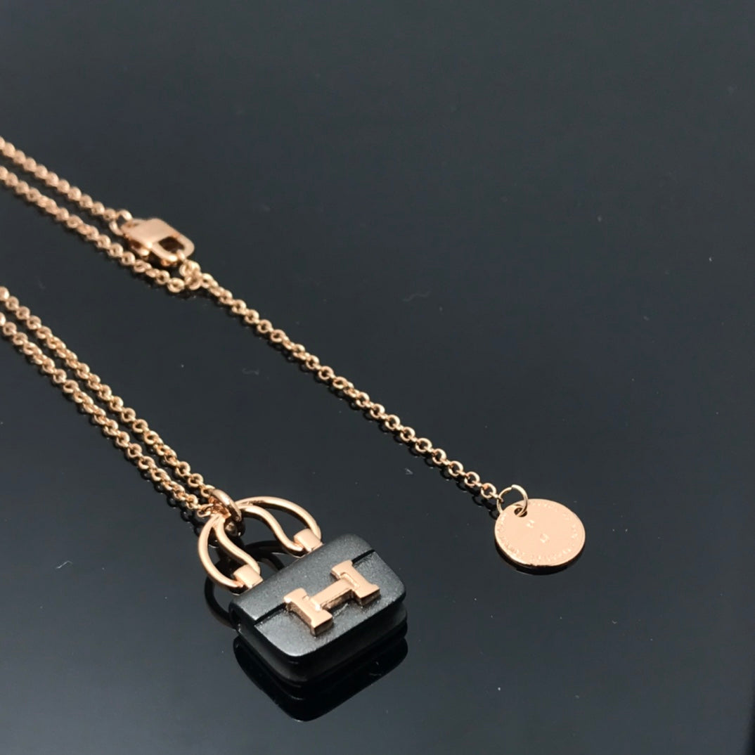 [Lumi Jewellery]WOMEN'S HM AMULETTES CONSTANCE PENDANT NECKLACE