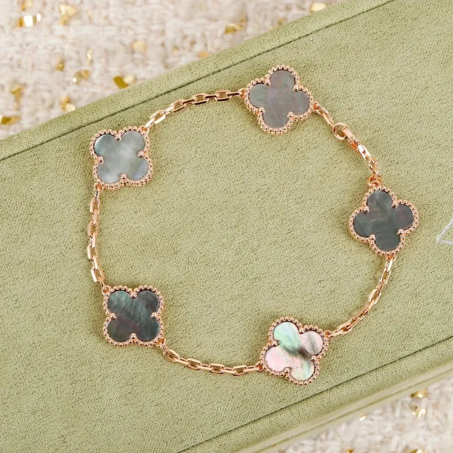 [Lumi Jewellery] CLOVER 5 MOTIF GRAY MOP BRACELET COLLECTION