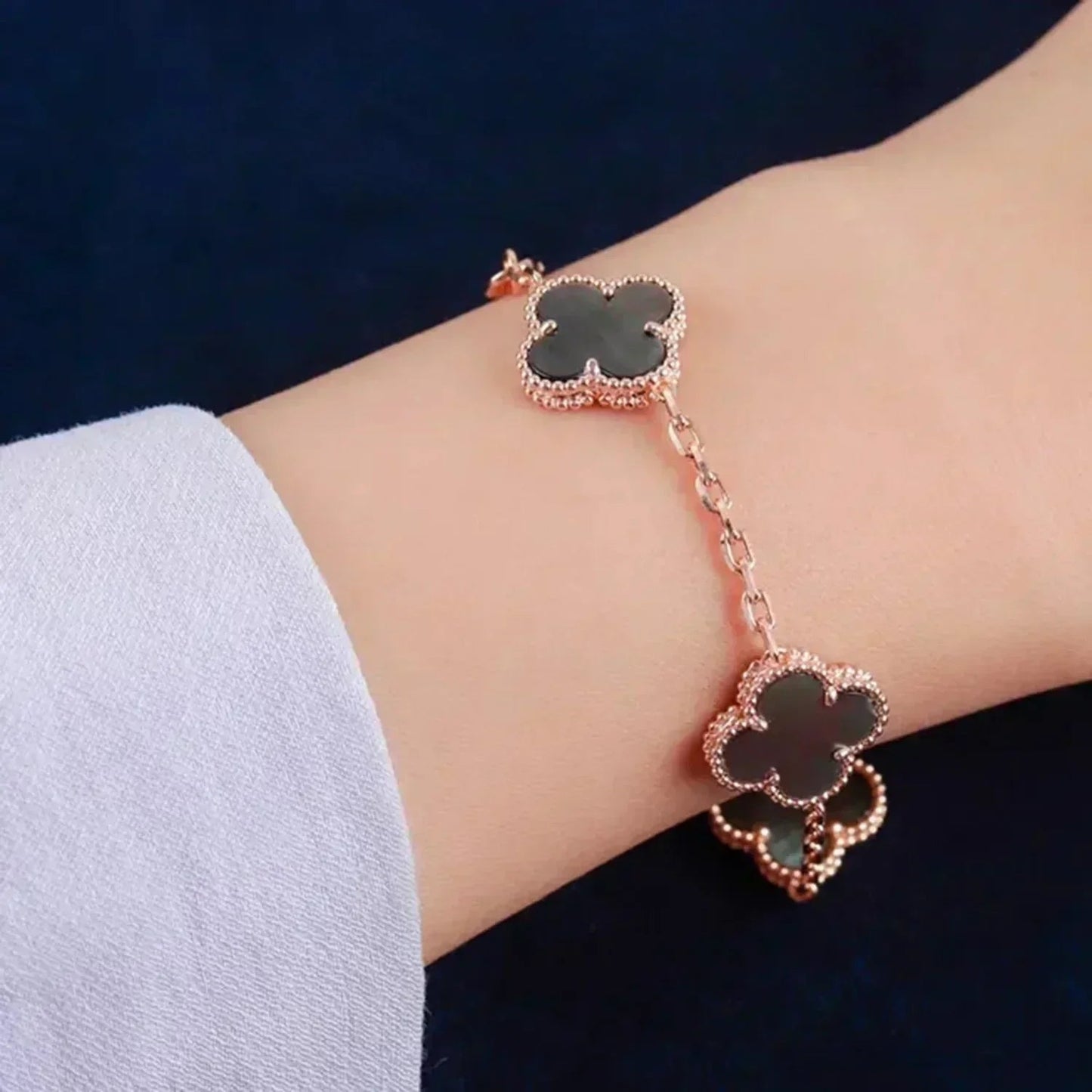 [Lumi Jewellery] CLOVER 5 MOTIF GRAY MOP BRACELET COLLECTION