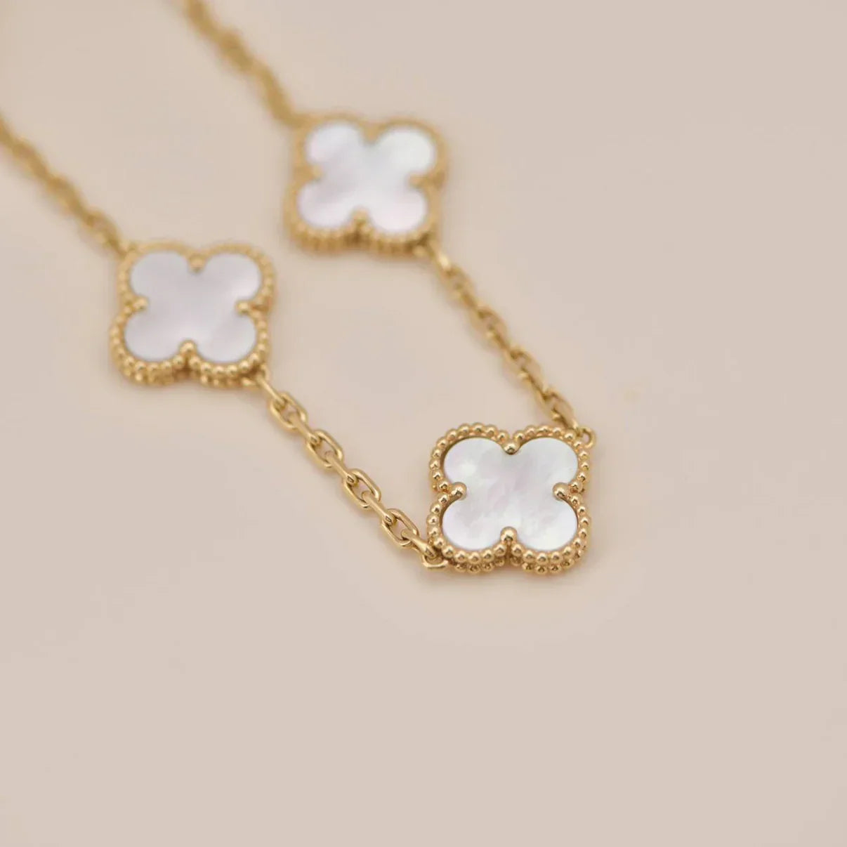 [Lumi Jewellery]CLOVER WHITE PEARL MOP 5 MOTIF BRACELET COLLECTION