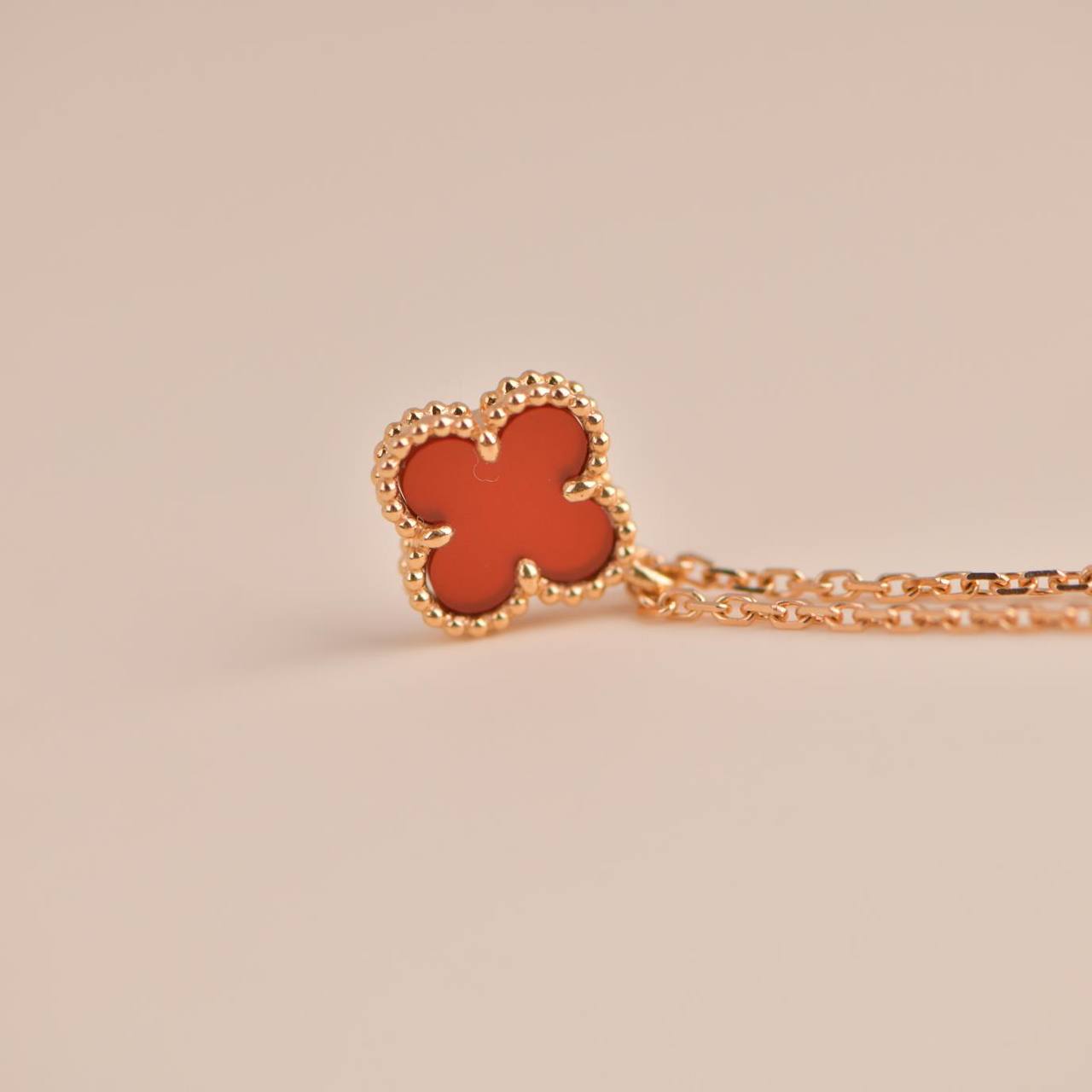 [Lumi Jewellery]CLOVER MINI 9.5MM WHITE CARNELIANS NECKLACE
