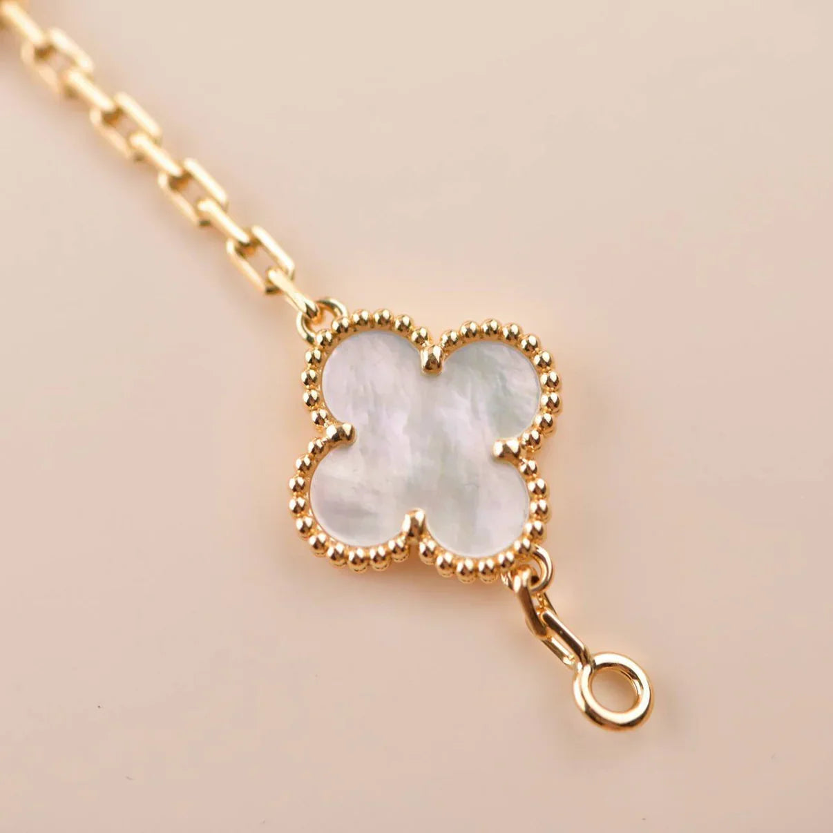 [Lumi Jewellery]CLOVER WHITE PEARL MOP 5 MOTIF BRACELET COLLECTION